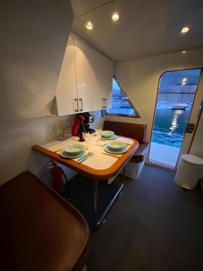 Amazing Boat To Sleep In Barcelona Hotel Sant Adria de Besos Exterior photo