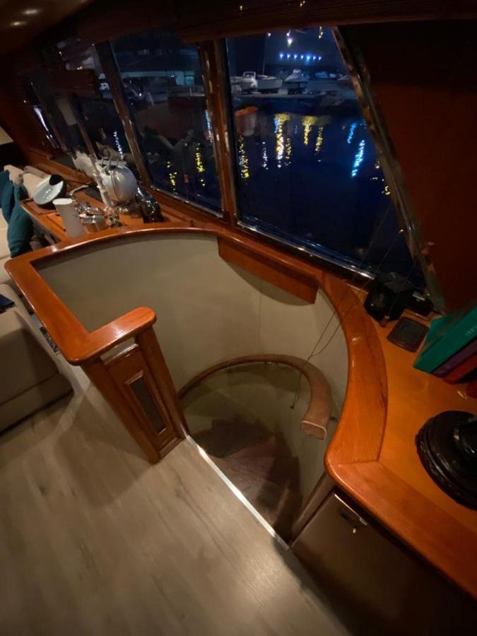 Amazing Boat To Sleep In Barcelona Hotel Sant Adria de Besos Exterior photo