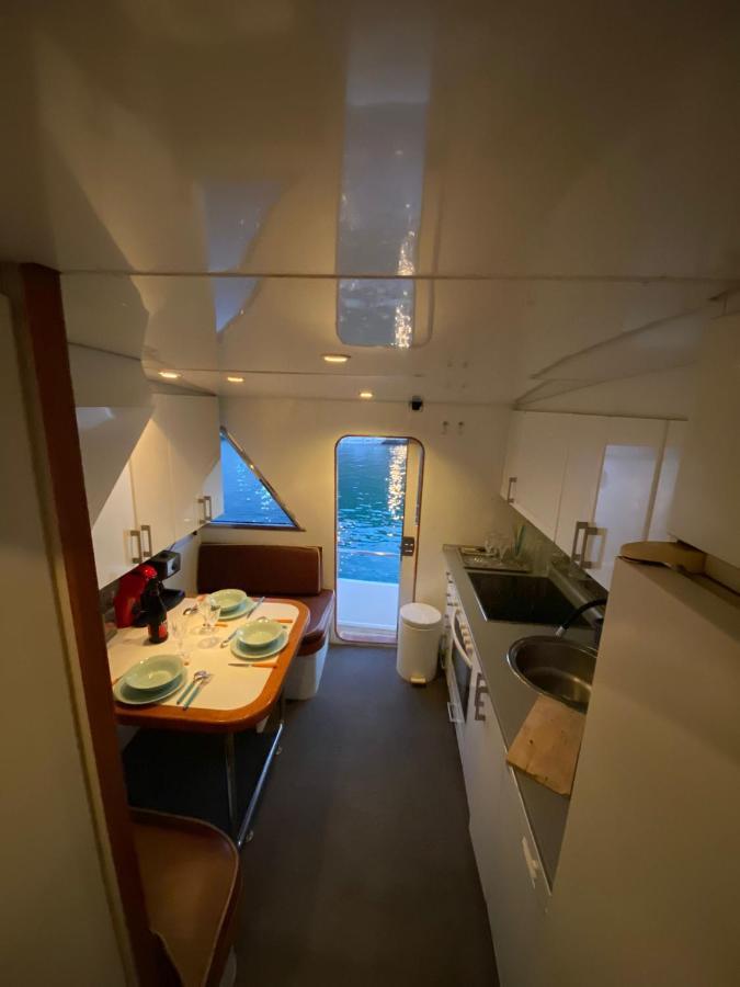 Amazing Boat To Sleep In Barcelona Hotel Sant Adria de Besos Exterior photo
