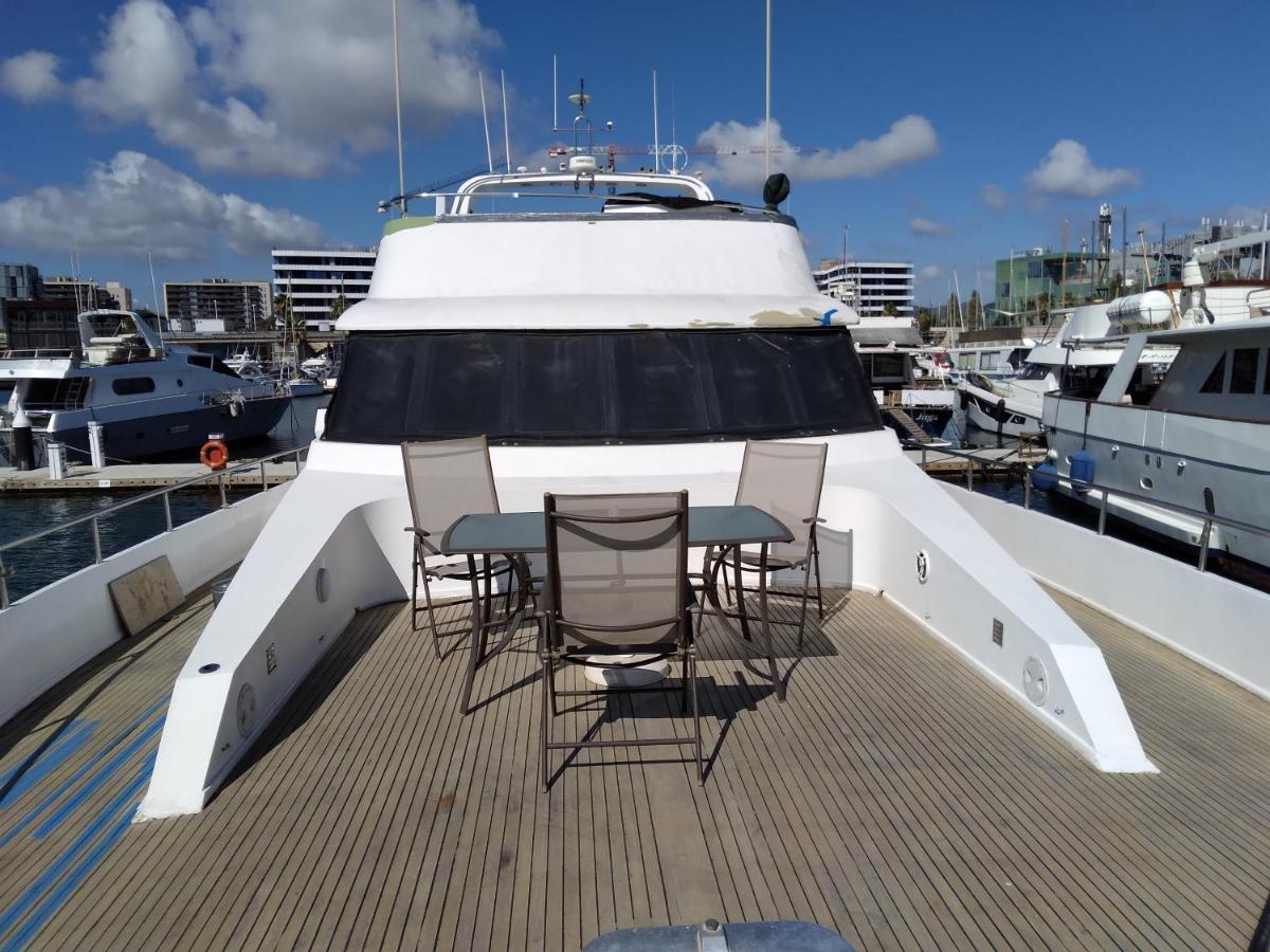 Amazing Boat To Sleep In Barcelona Hotel Sant Adria de Besos Exterior photo