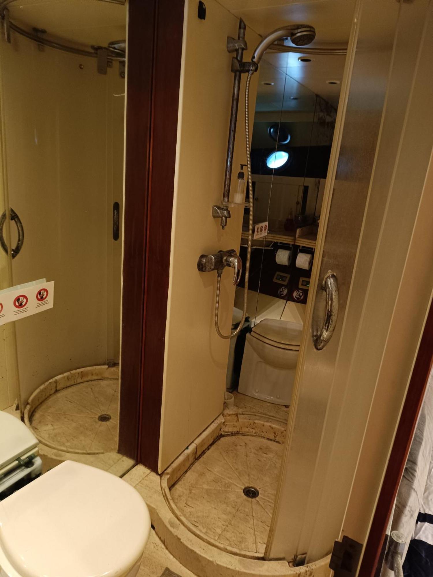 Amazing Boat To Sleep In Barcelona Hotel Sant Adria de Besos Exterior photo