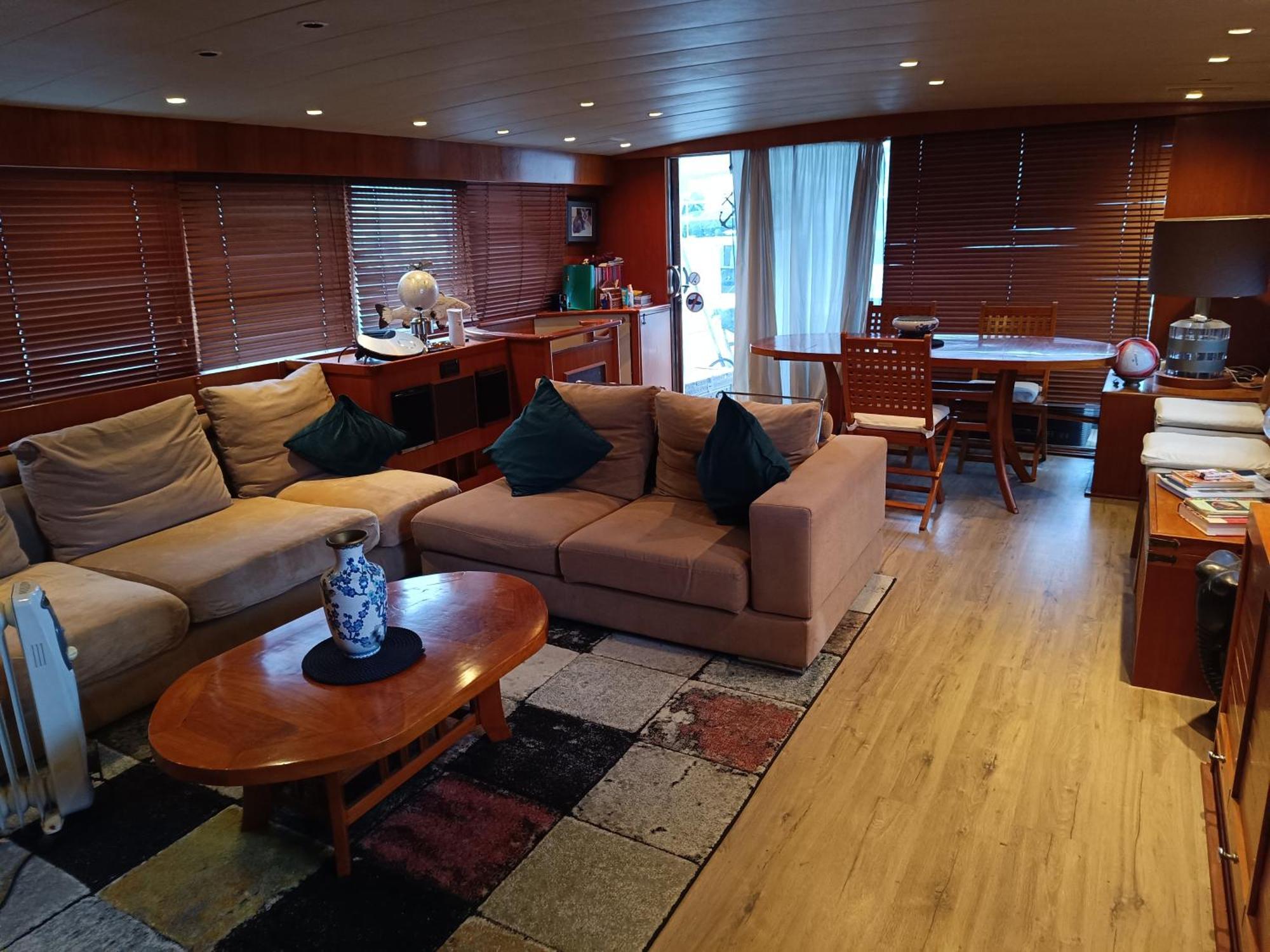 Amazing Boat To Sleep In Barcelona Hotel Sant Adria de Besos Exterior photo