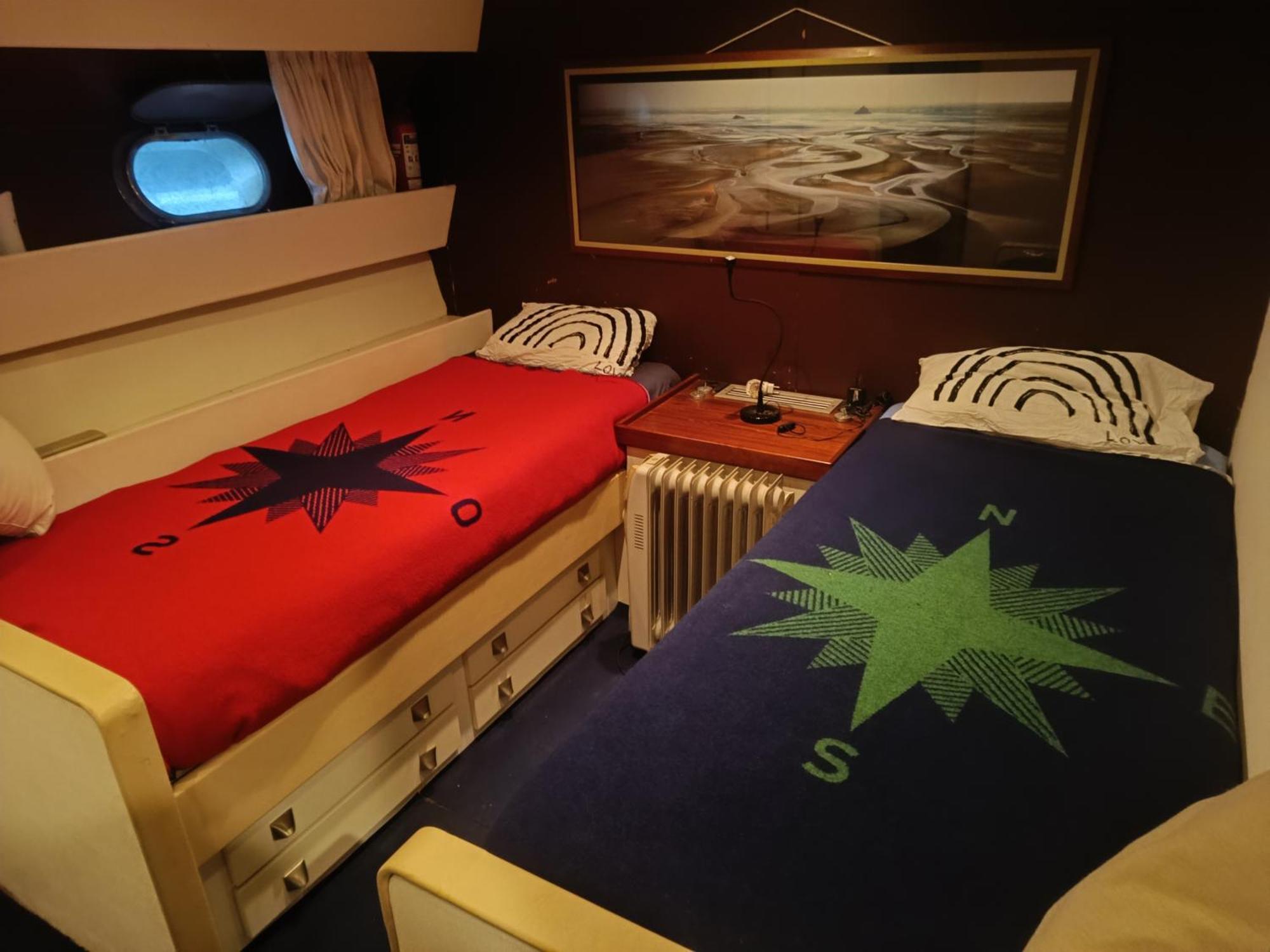 Amazing Boat To Sleep In Barcelona Hotel Sant Adria de Besos Exterior photo